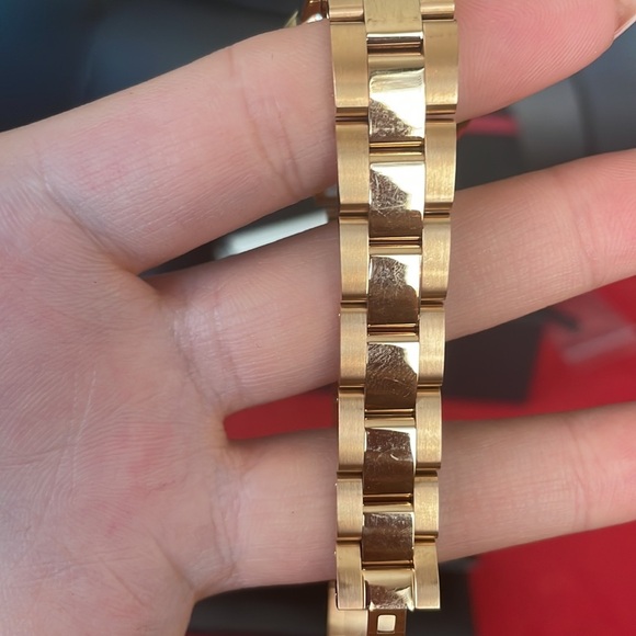 Authentic Daniel Wellington Rose Gold Watch💓 - Picture 8 of 16